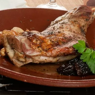Lamb shoulder with Chilote potatoes